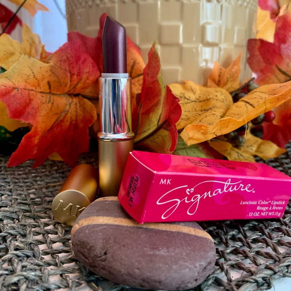 MK NIP Signature Plush Violet Luscious Lipstick